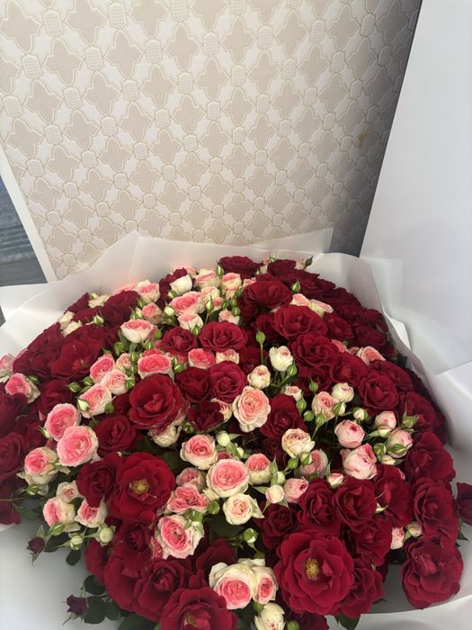 Цветы свежие, пышные красивые