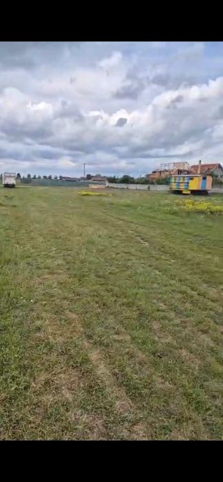 Vând teren intravilan