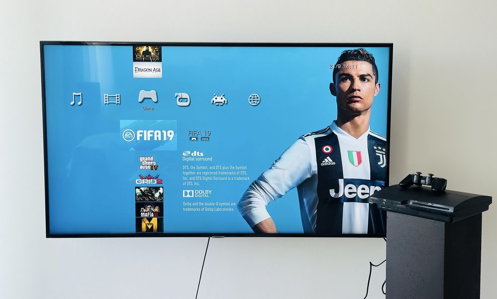 Playstation 3 SLIM 320 gb + 25 игри + 2 контролера
