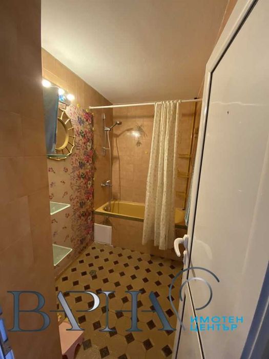 Дава се под наем Тристаен апартамент в Варна, Център - 100 кв.м за 612 € - Снимка #12