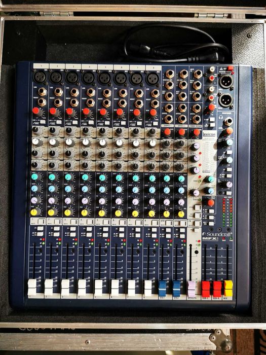 Mixer Audio SOUNDCRAFT MFXI 8/2 - Case inclus