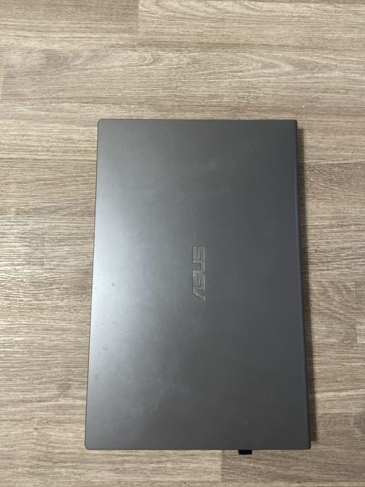 Ноутбук Asus в хорошем состоянии