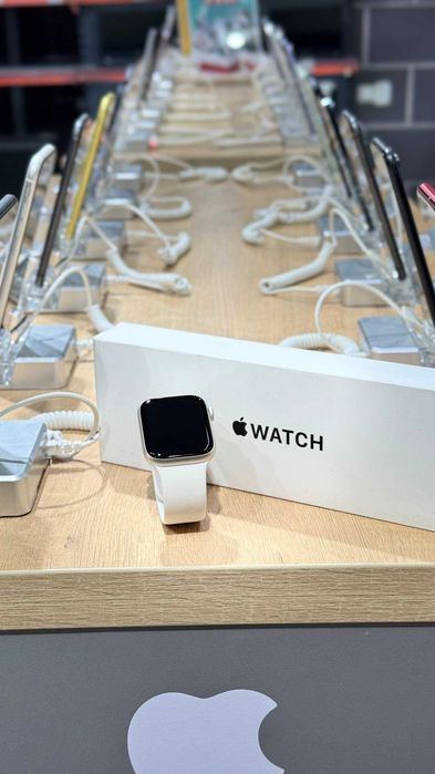 Часы Apple Watch SE (GEN 2) 44mm / Эпл Вотч СЕ (Ген 2) 44мм