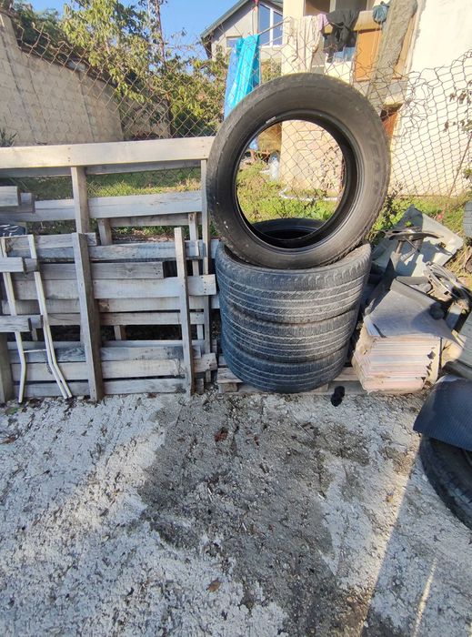 Продавам Гуми 265,50,20