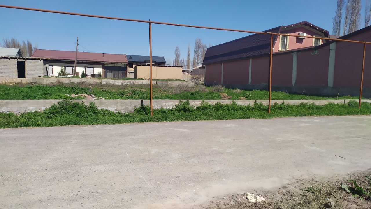 Uchastka sotiladi