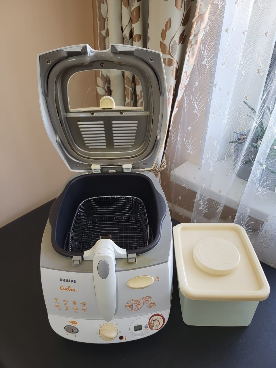 Продаётся фритюрница Philips