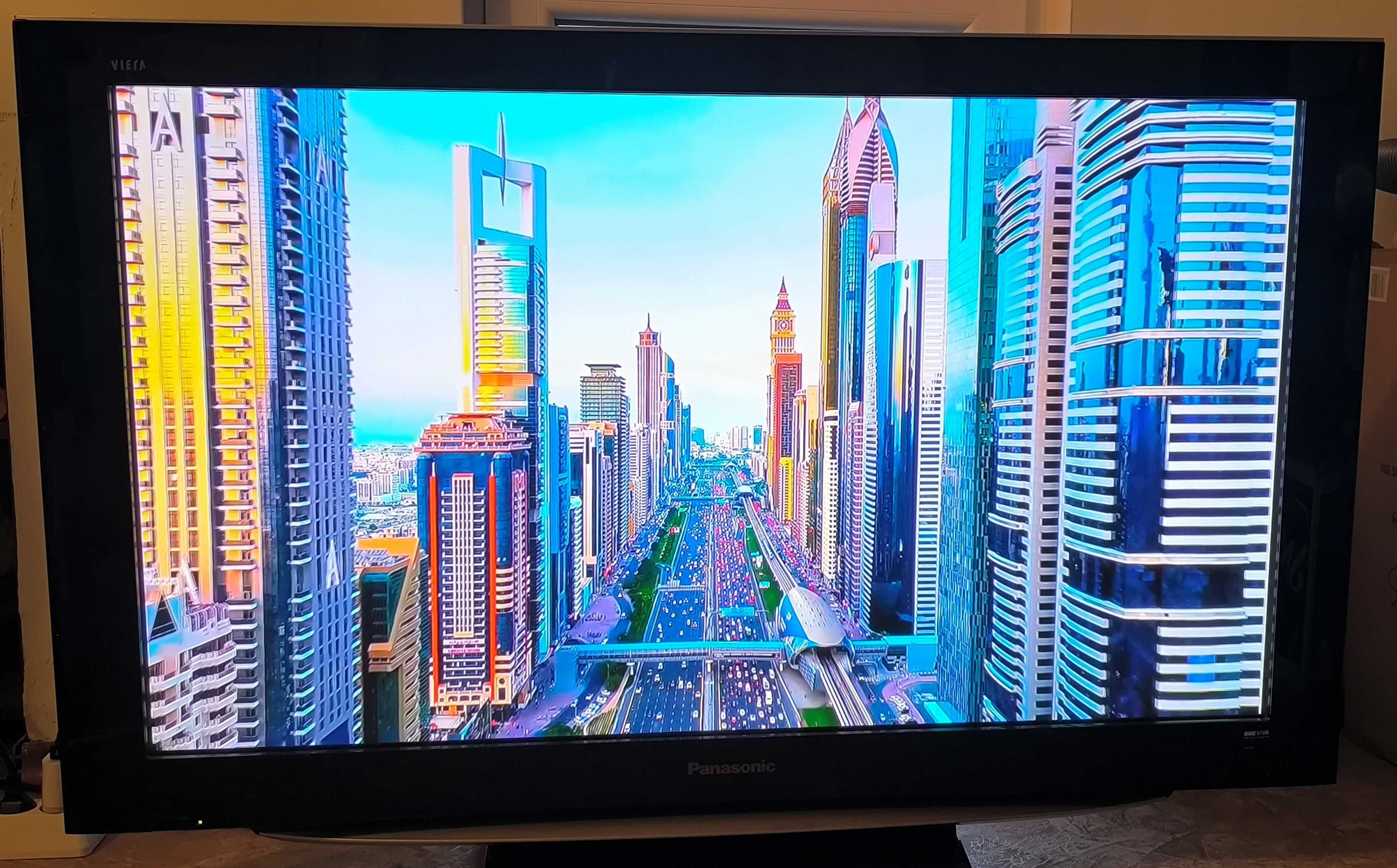 Продавам 46" Плазмен телевизор Panasonic модел TH-46PY85P