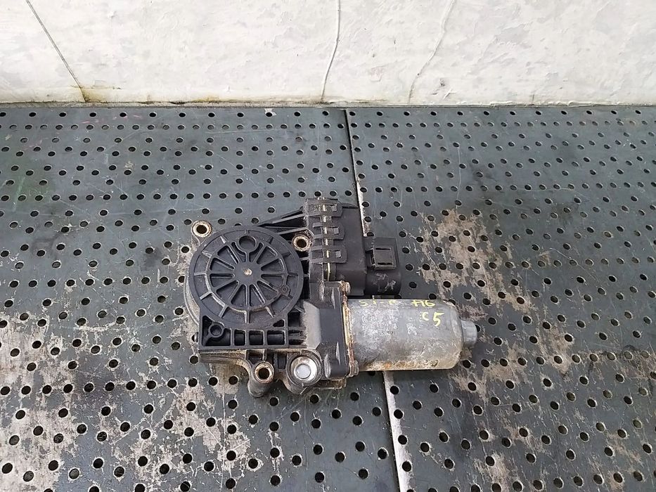 Motoras macara stanga fata audi a6 c5 4b 102855xxx