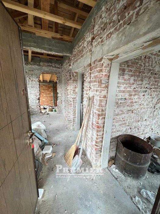 Нова, едноетажна къща в село Тръстиково на 25 км от Бургас
