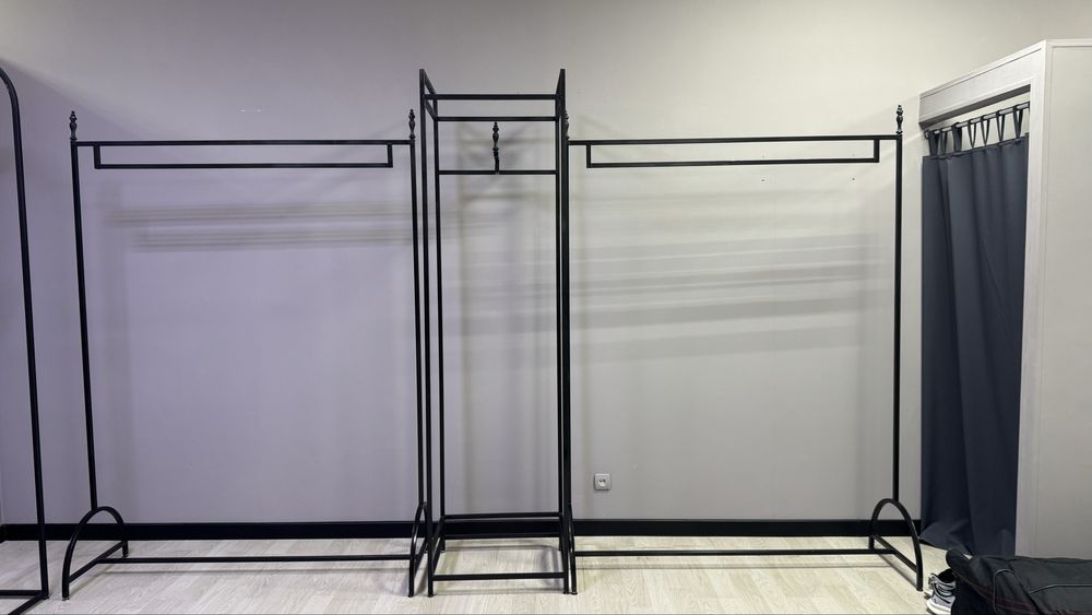 Продаётся оборудование для бутика (стелажи)