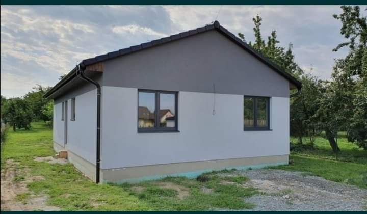 Vând case modulare pe structură metalică