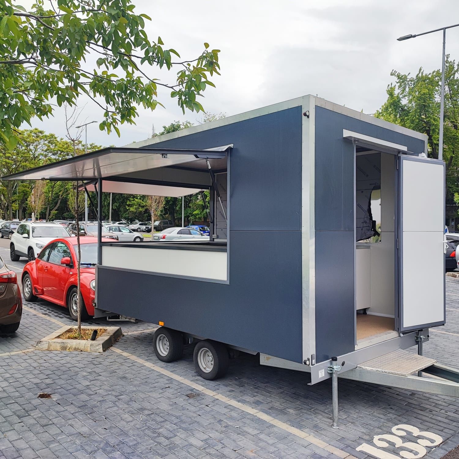 Inchiriez Rulotă Street‑Food - Food Truck 2025 • 4×2,4 m • Mobilată