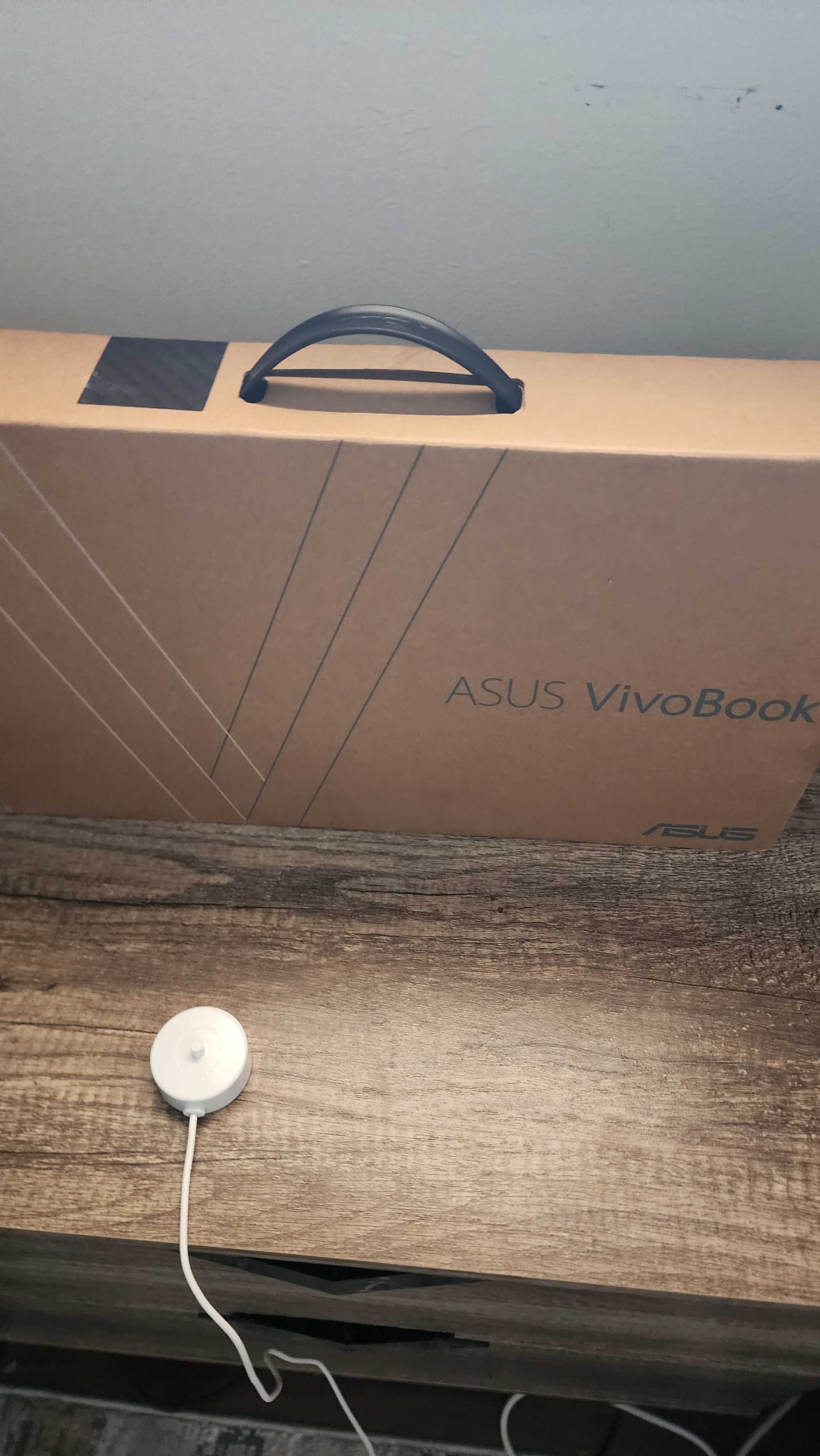 ASUS vivobook 15,Intel 3 ,8-256  Чисто нов,