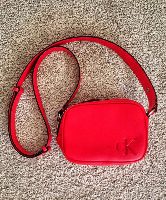 Нова червена чанта Calvin Klein