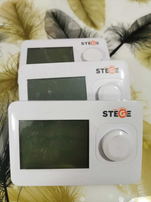 Termostate STEGE HT100 noi, programabile, cu afișaj iluminat