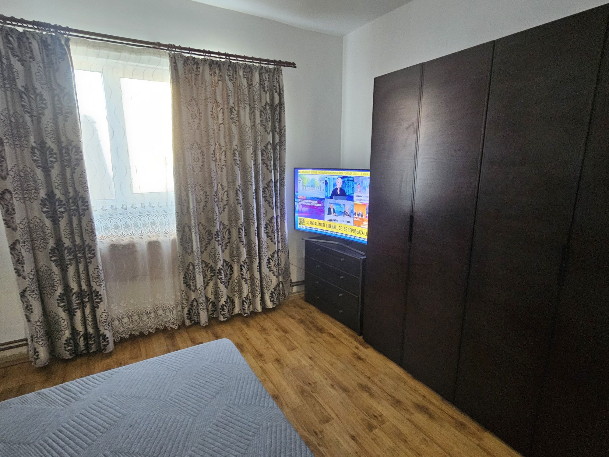Vând casa cu garaj si 739 mp de teren