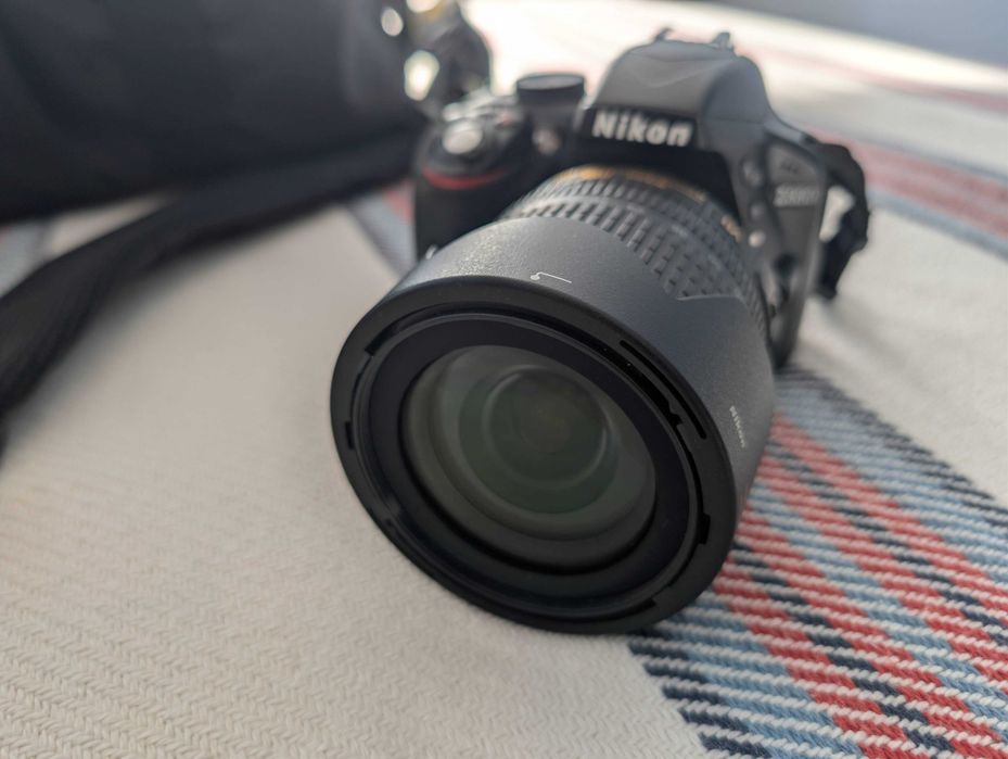 Продавам Nikon D3300, Nikon 18-105, Nikon 35, Samyang 8mm, SB-500