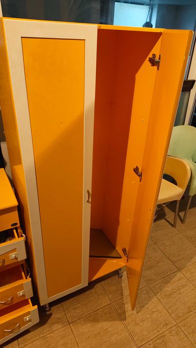 Двоен шкаф, мивка с шкаф и колона за баня - жълто