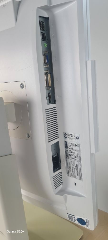 Немски офис монитори за дома и офиса ЕIZO И FUJITSU siemens обо