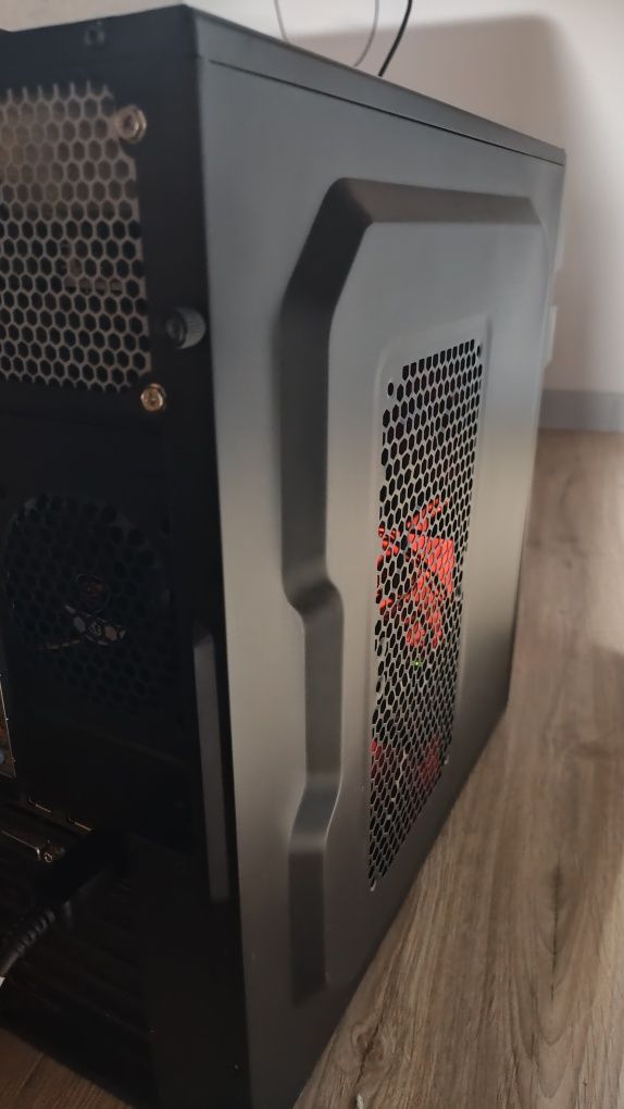 Игровой компьютер, I3-6100, 16Gb-DDR4, 1050ti, SSD 240 + HDD 400