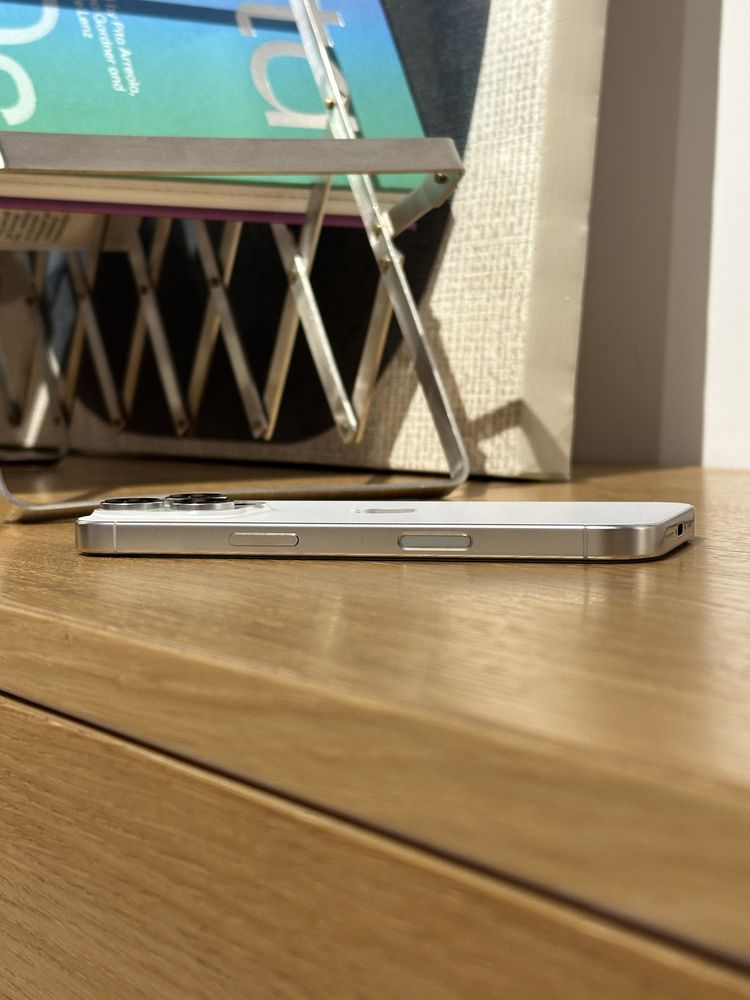 iPhone 16 Pro 128GB Silver | 95% Battery | Като нов + подаръци