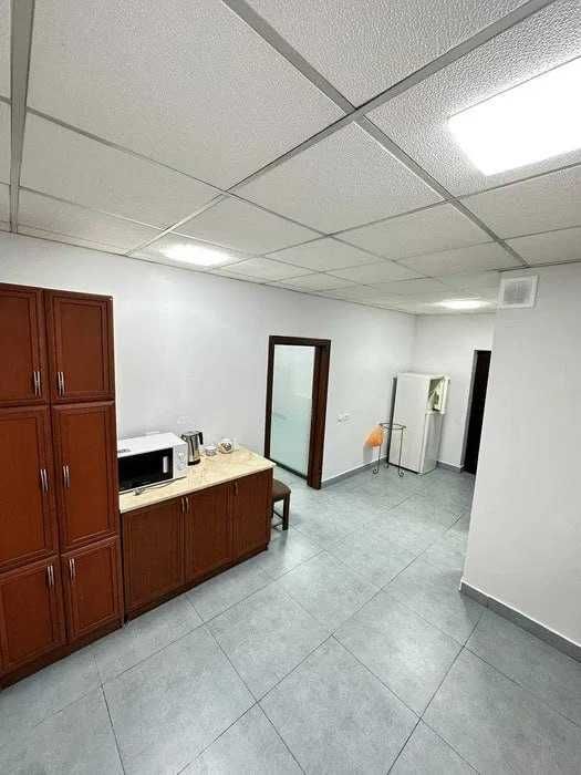 м.Шахристан ул.А.Темур цокольное 90 м² ремонт парковка 1-линия