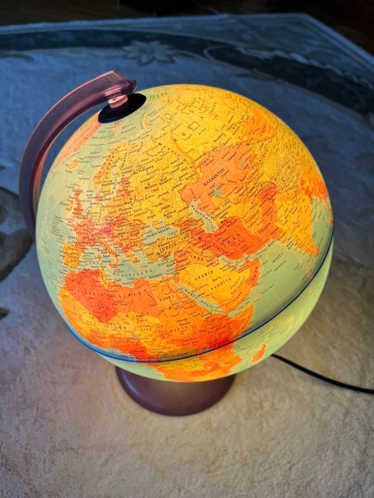 Vand glob geografic iluminat