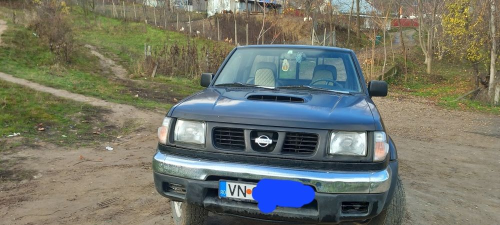 Vând Nissan navara
