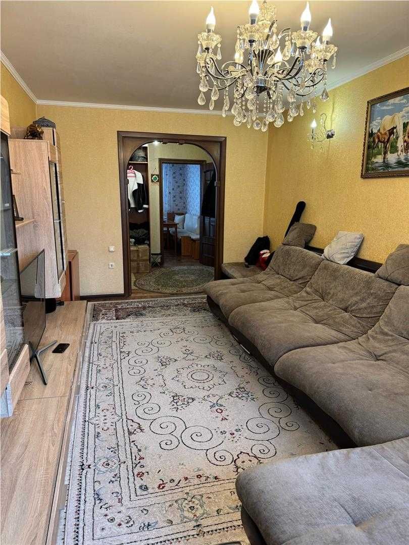 продам 3 комнатную квартиру 8 мкр, 1 кольцо