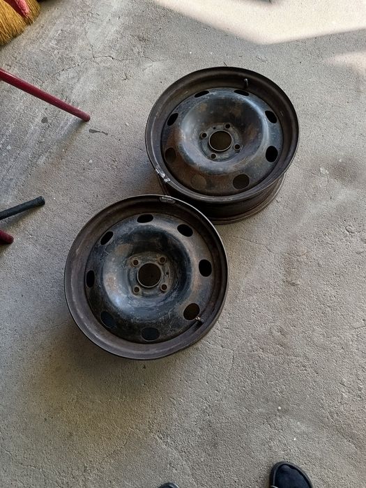 Vind 4 jante auto pe 16