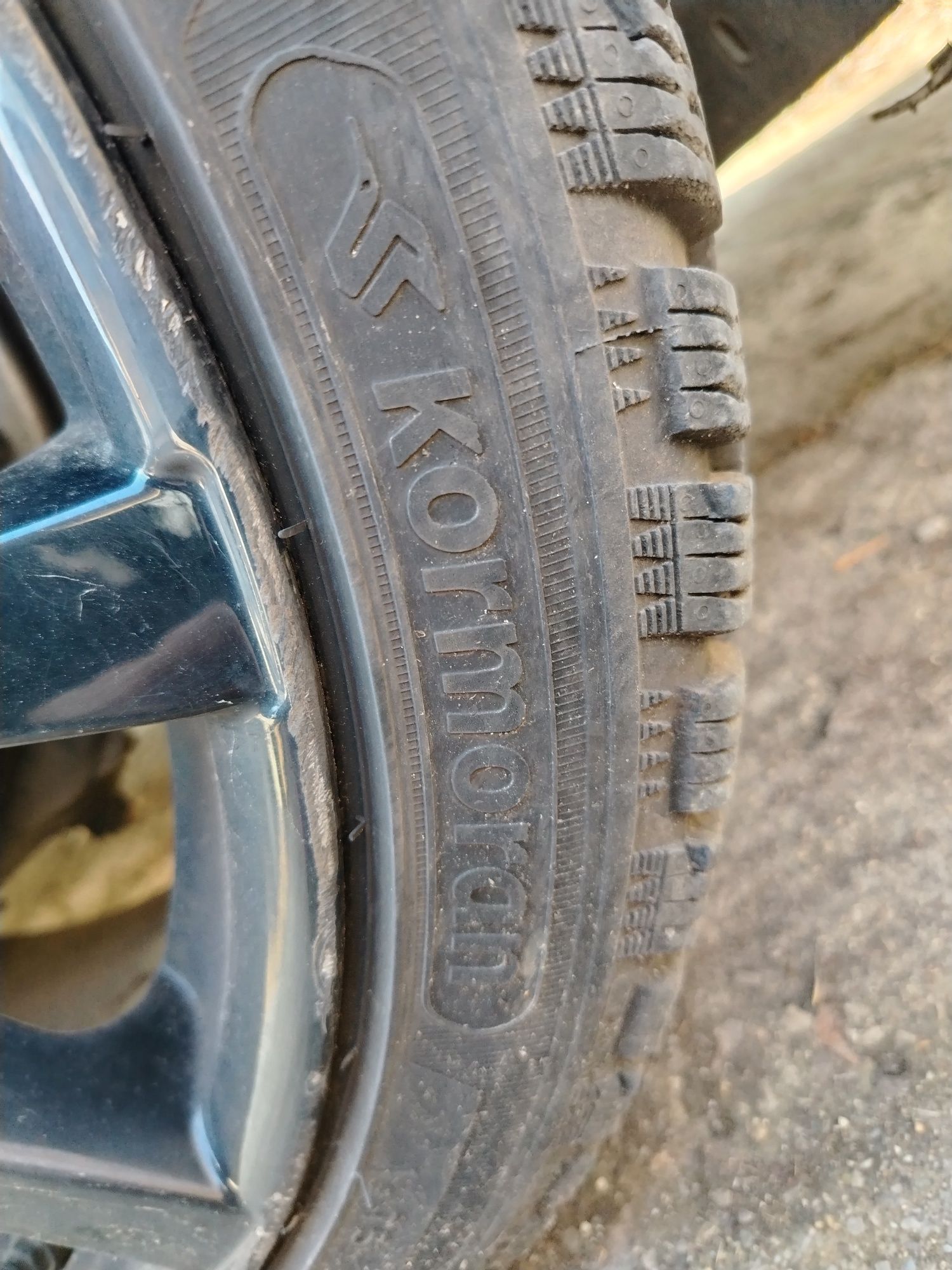 Джанти със зимни гуми 225/40/18