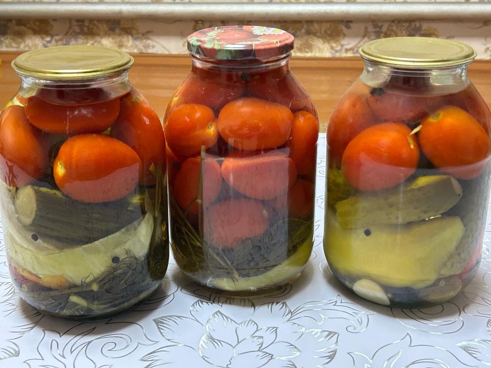 Соленные огурцы,ассорти