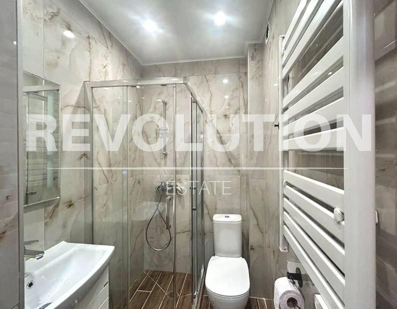 Дава се под наем Тристаен апартамент в Варна, Център - 80 кв.м за 850 € - Снимка #4