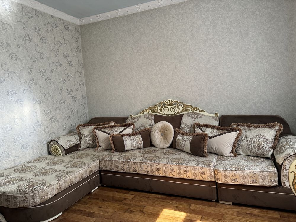 Диван сатылады. Шиеліі