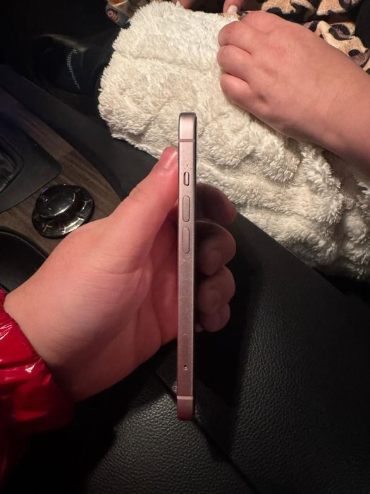 iphone 15 roz 128gb in stare foarte buna