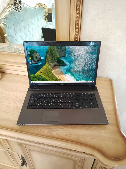 Быстрый Acer, SSD, 8гб озу, есть видеокарта.