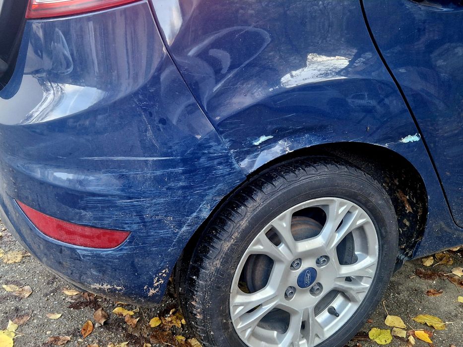 De vanzare Ford Fiesta benzină avariat spate