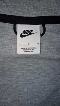 Nike tech fleece (размер L)