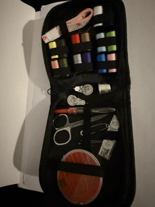 Set complet cusut portabil, 100+ accesorii, ideal acasa si travel