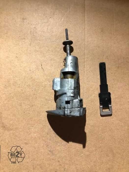 Butuc yala incuietoare cu lamela vw passat b6 b7 cc volan stanga