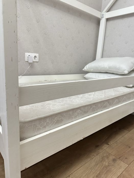 Продам кровать домик