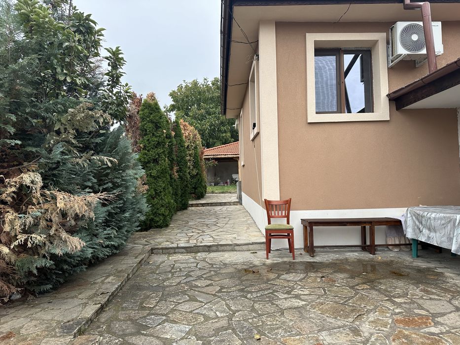 Къща в грат луковит
