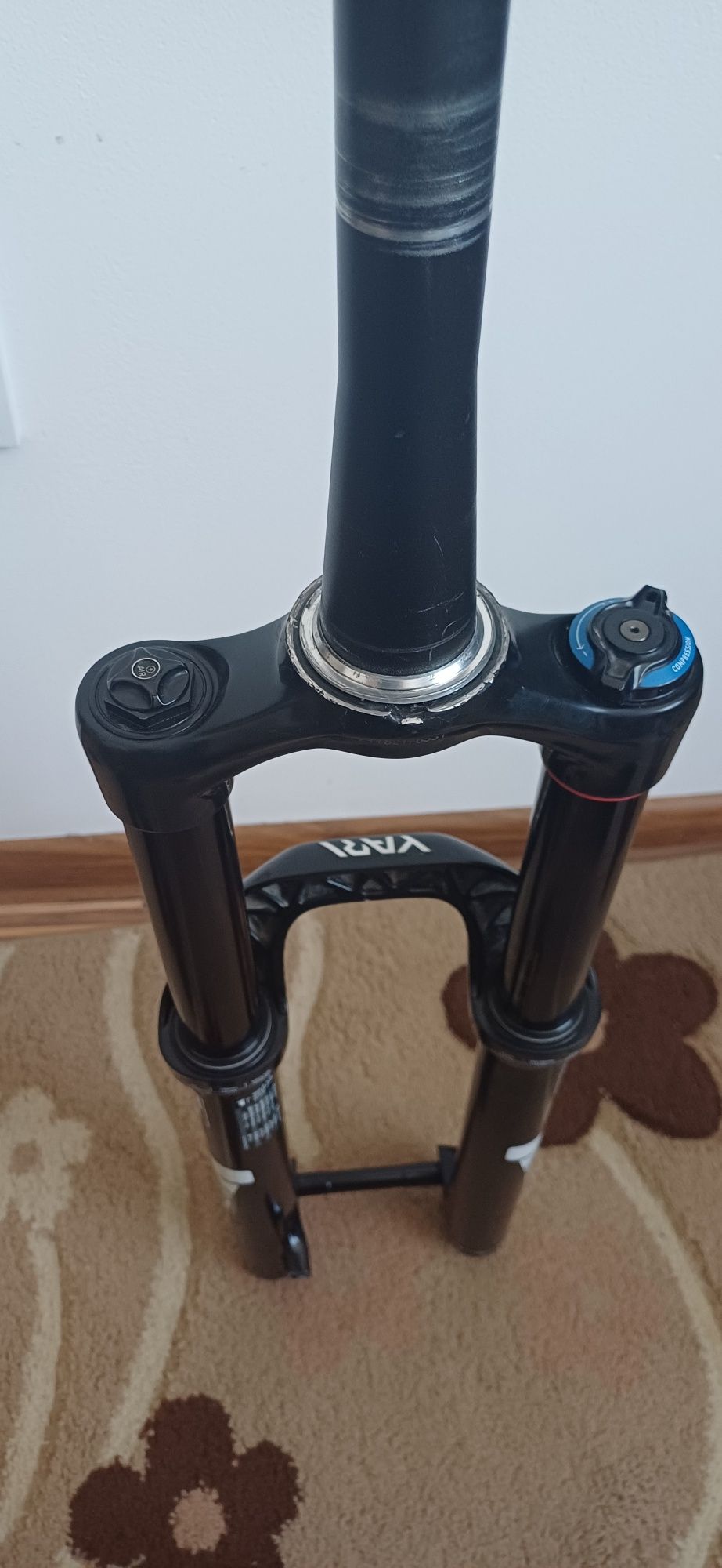 Вилка RockShox yari