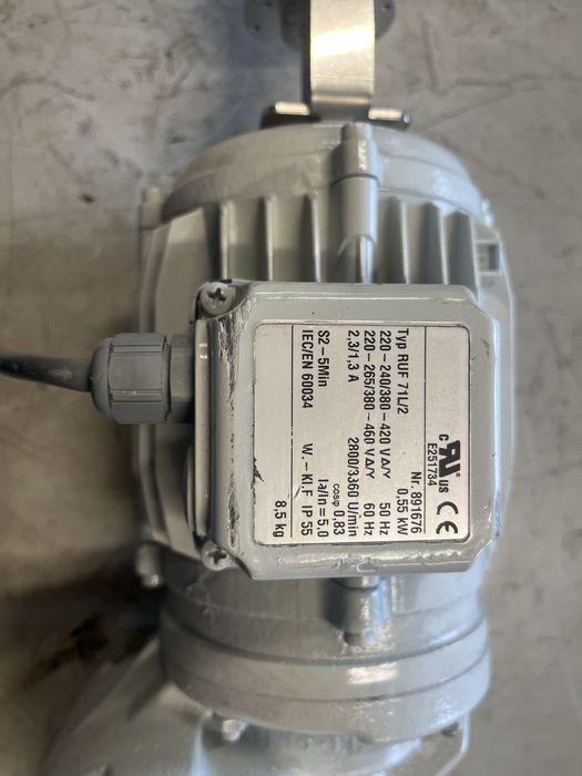 Motor electric de 0,55 kw cu reductor