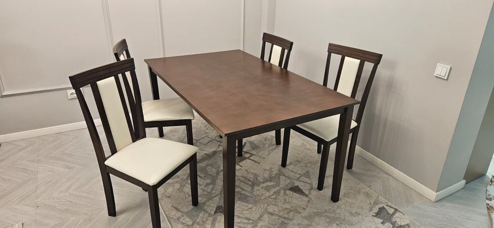 Продам стол обеденный