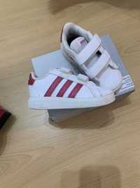 Adidasi de fetite de la Adidas