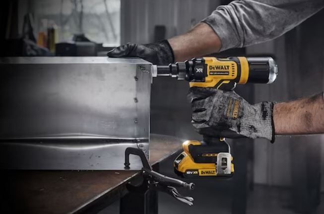 Акумулаторна нитачка DeWALT DCF403NT, 18 V, 2.4-4.8 mm