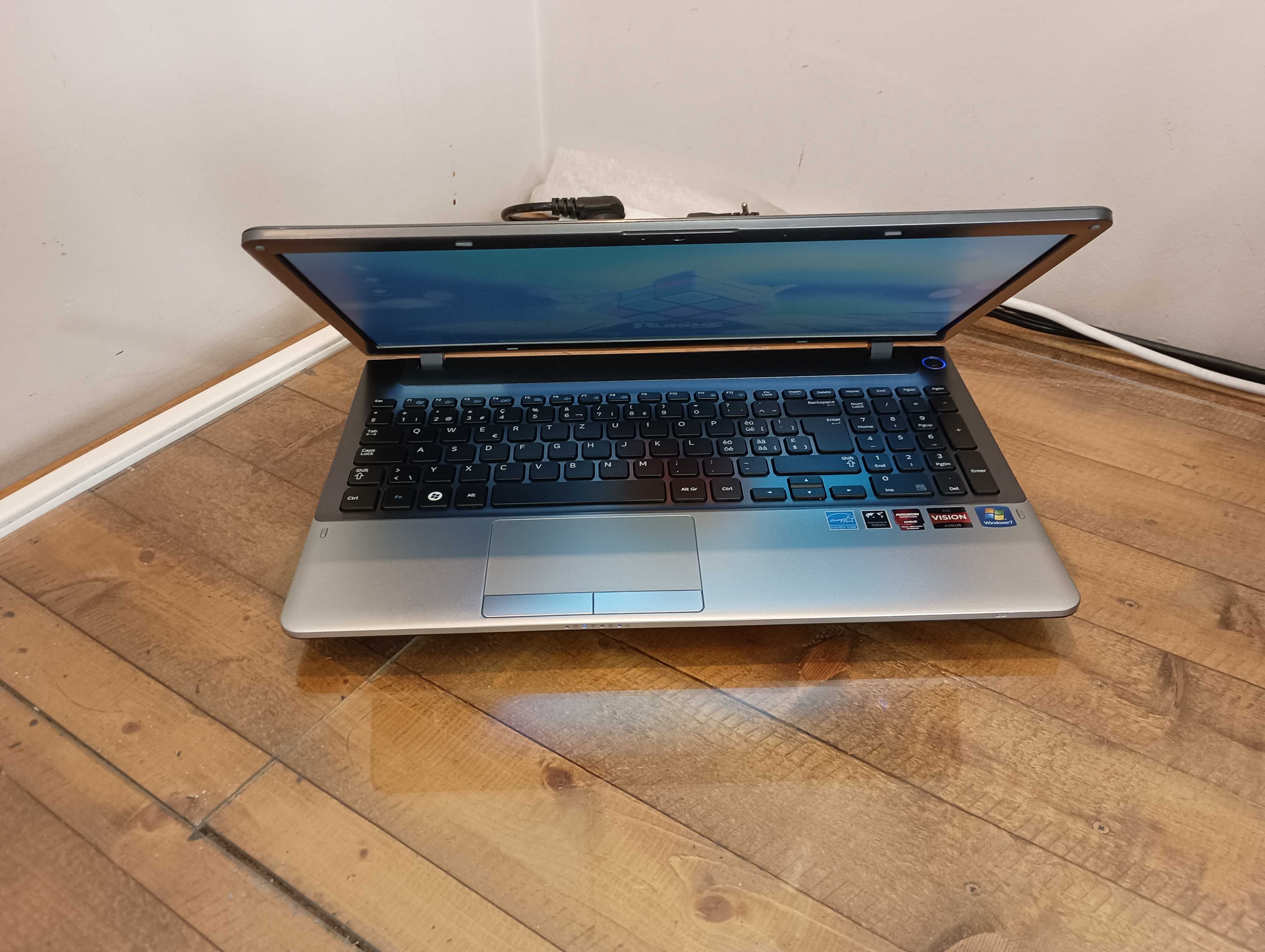 Лаптоп Samsung NP355V5C