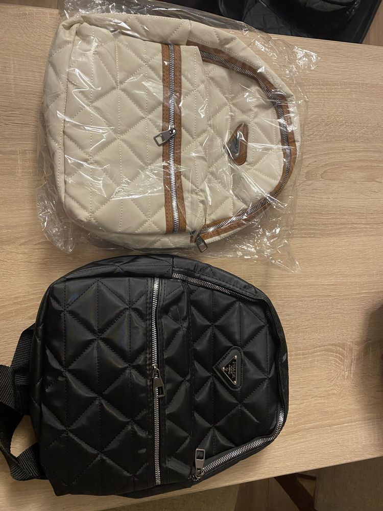 Urgent!!!Rucsac Prada diverse culori