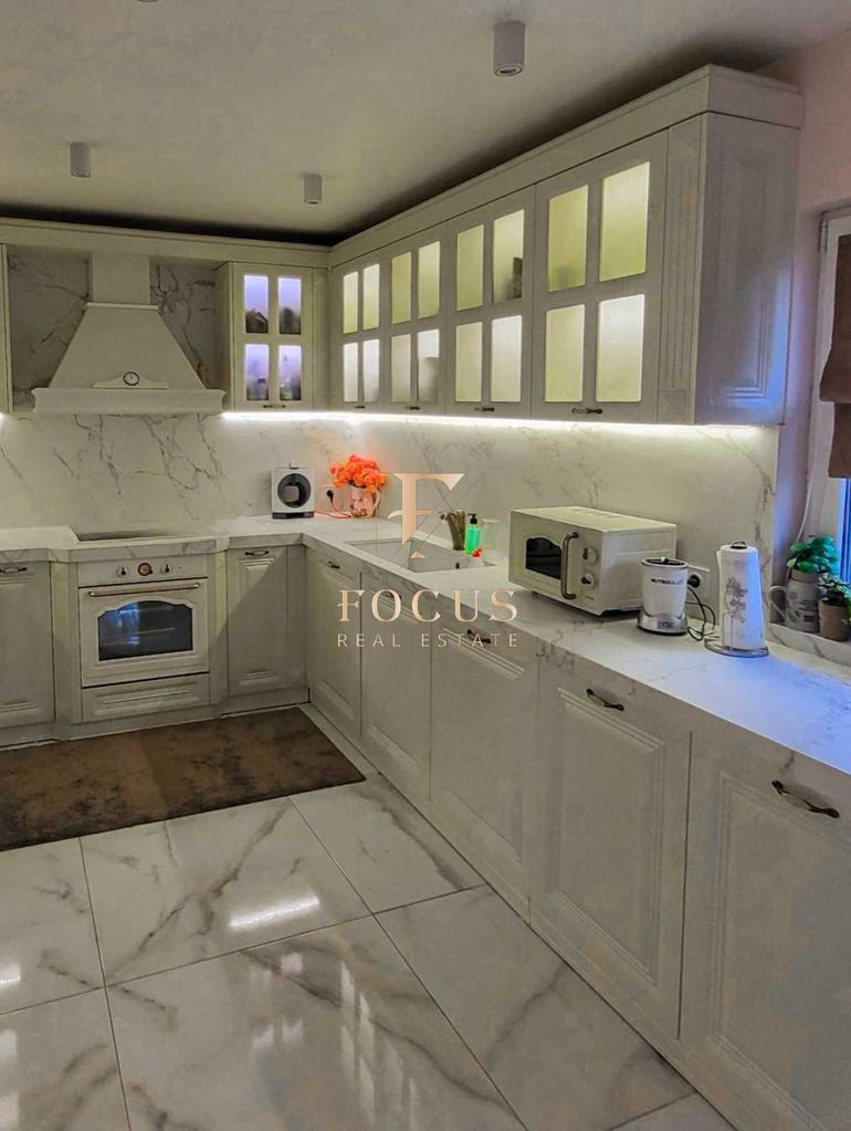 Продава се Къща в Пловдив, Беломорски - 220 кв.м за 2955 €/кв.м - Снимка #1
